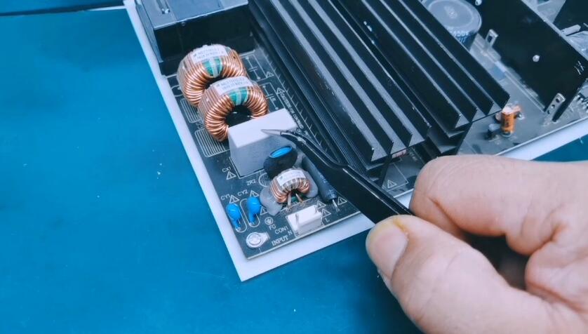 如果安規(guī)電容在電源線路板上壞了有什么影響？